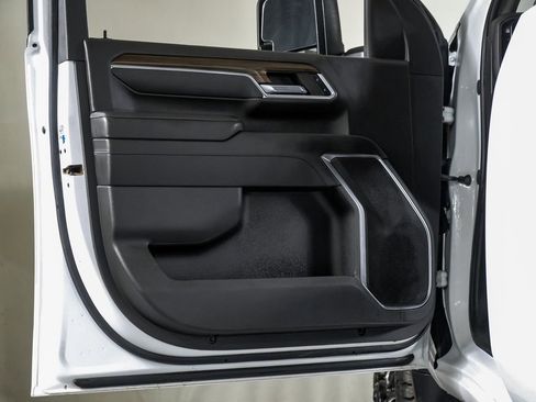 Used 2024 Chevrolet Silverado 3500 LT w/ Convenience Package image 33