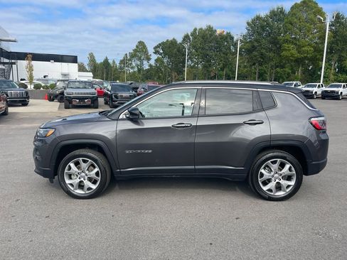 Used 2022 Jeep Compass Limited image 2