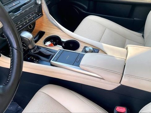 Used 2022 Lexus RX 350L Premium w/ Premium Package AWD/4WD image 17