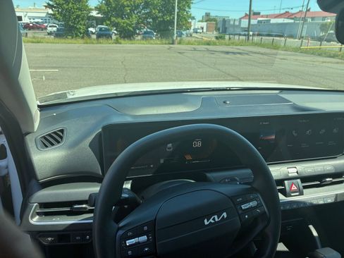 Used 2025 Kia K4 FWD image 33