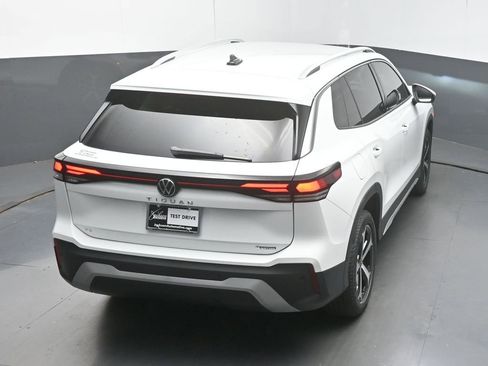 New 2026 Volkswagen Tiguan SE AWD/4WD image 48