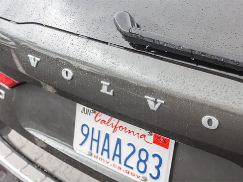 Used 2020 Volvo XC60 T5 Momentum w/ Protection Package Premier image 11