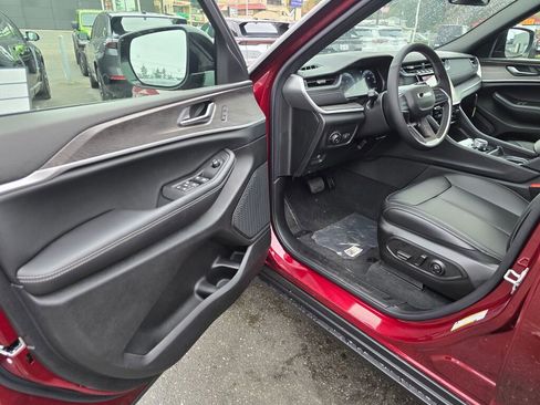 New 2025 Jeep Grand Cherokee Limited image 22