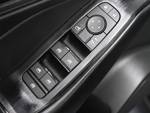 Used 2024 Nissan Rogue S image 17