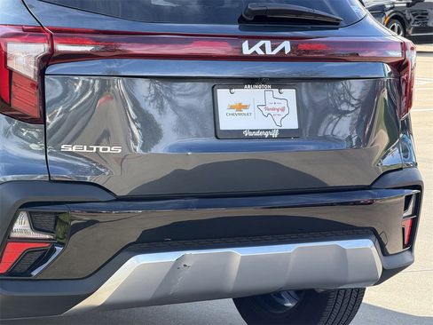 Used 2025 Kia Seltos S image 6
