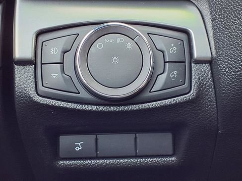 Used 2018 Ford Explorer XLT w/ Equipment Group 202A image 19