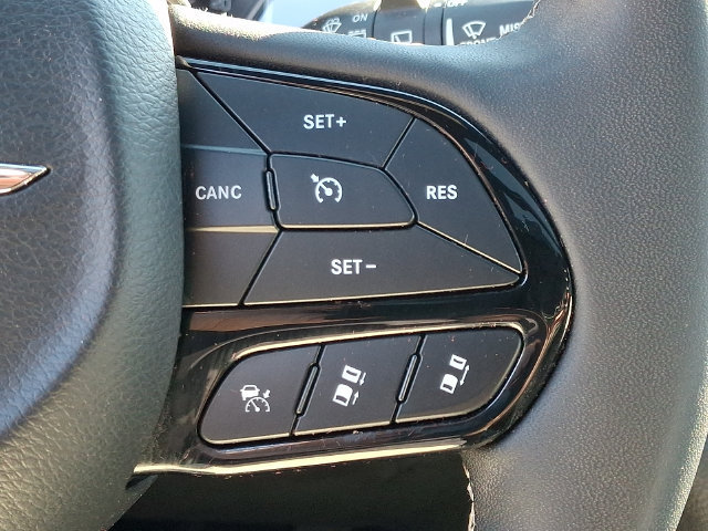 Used 2025 Chrysler Pacifica Limited FWD image 22