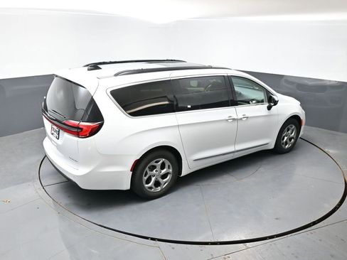 Used 2023 Chrysler Pacifica Limited image 44