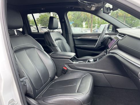 Used 2025 Jeep Grand Cherokee Limited w/ Luxury Tech Group II AWD/4WD image 33