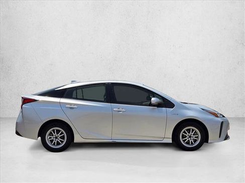 Used 2022 Toyota Prius LE FWD image 4