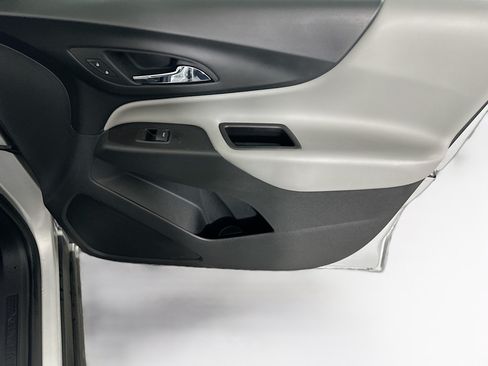 Used 2020 Chevrolet Equinox LS FWD image 30