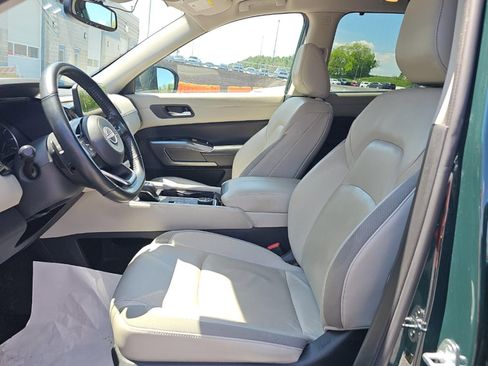Used 2022 Nissan Pathfinder SL AWD/4WD image 5