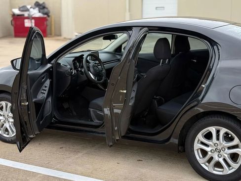 Used 2016 Scion iA FWD image 12