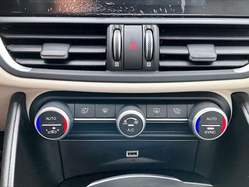 Used 2019 Alfa Romeo Giulia RWD image 17