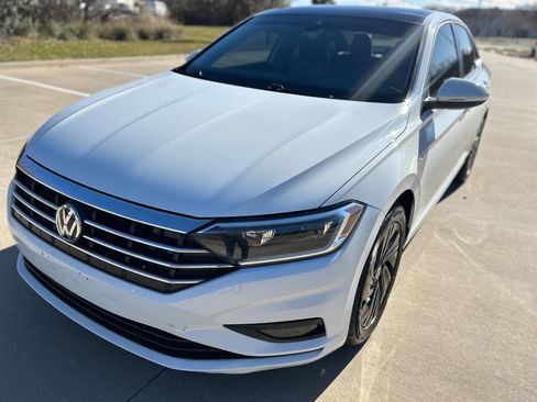 Used 2019 Volkswagen Jetta SEL Premium image 2