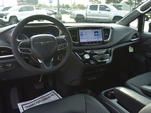New 2026 Chrysler Pacifica Select image 19