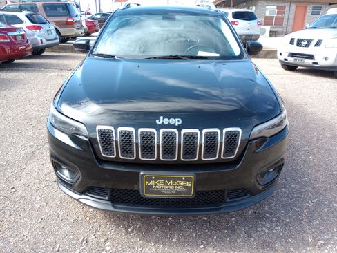 Used 2019 Jeep Cherokee Latitude Plus image 2