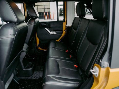 Used 2014 Jeep Wrangler Unlimited Rubicon image 12
