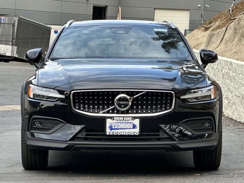 New 2026 Volvo V60 B5 Cross Country Plus w/ Climate Package AWD/4WD image 6