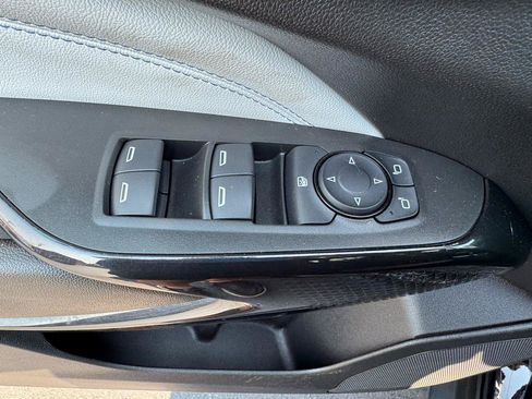 Used 2025 Chevrolet Trax LT w/ LT Convenience Package FWD image 14