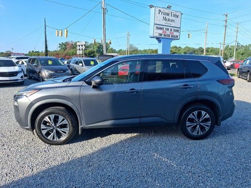 Used 2021 Nissan Rogue SV FWD image 2