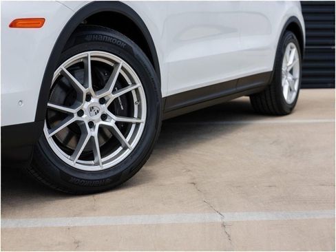 Certified 2025 Porsche Cayenne Coupe AWD/4WD image 12