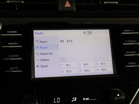 Used 2018 Toyota Camry SE w/ Convenience Package FWD image 29