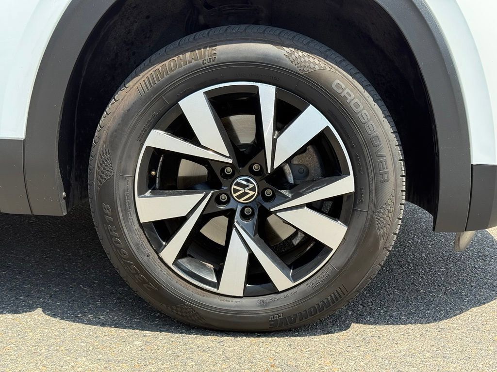 Used 2021 Volkswagen Atlas Cross Sport SE AWD/4WD image 14