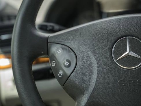 Used 2006 Mercedes-Benz E 320 CDI Sedan image 24