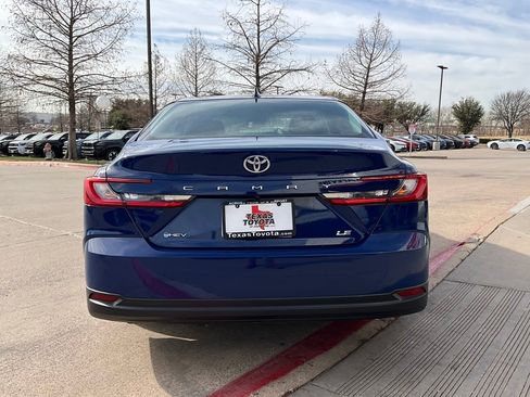 Used 2025 Toyota Camry LE image 7