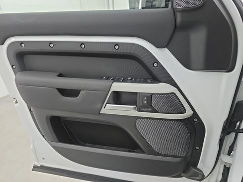 Certified 2022 Land Rover Defender 110 X-Dynamic SE image 26