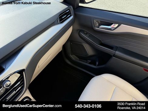 Used 2022 Ford Escape SEL image 31