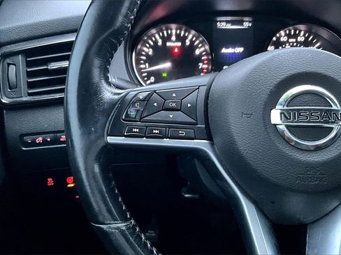 Used 2017 Nissan Rogue SV image 7