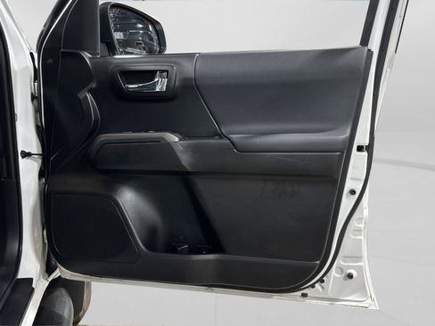 Used 2020 Toyota Tacoma TRD Sport image 37