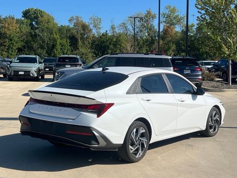 Certified 2025 Hyundai Elantra Sport FWD image 12