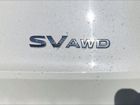 Used 2023 Nissan Rogue SV image 10