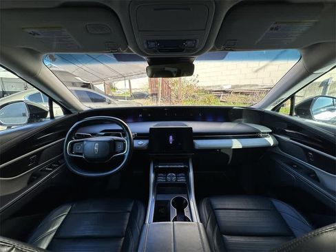 Used 2024 Lincoln Nautilus Reserve image 9