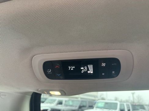 Used 2023 Chrysler Pacifica Limited image 29