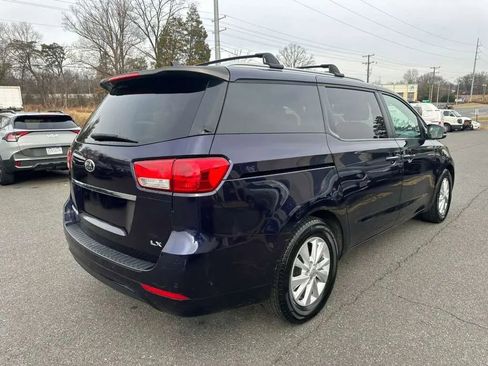 Used 2018 Kia Sedona LX w/ LX Essentials Premium Package image 5