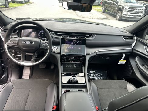 New 2025 Jeep Grand Cherokee L Altitude image 15