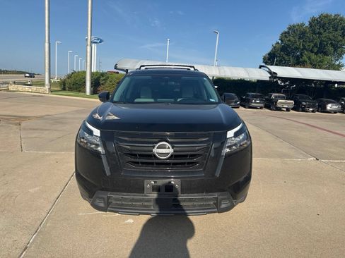 Used 2024 Nissan Pathfinder SV w/ SV Premium Package FWD image 2