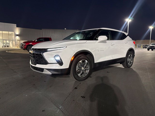 Used 2025 Chevrolet Blazer LT AWD/4WD image 3