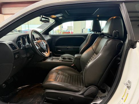 Used 2012 Dodge Challenger SXT RWD image 11