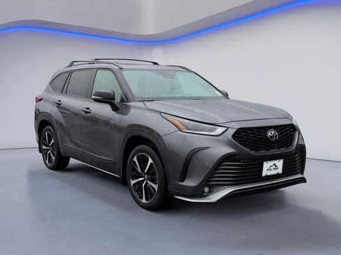 Used 2021 Toyota Highlander XSE image 9
