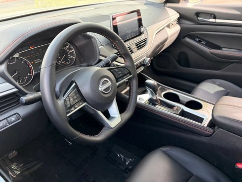 Certified 2025 Nissan Altima 2.5 SR FWD image 18