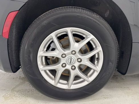 Used 2025 Chrysler Pacifica Select image 34