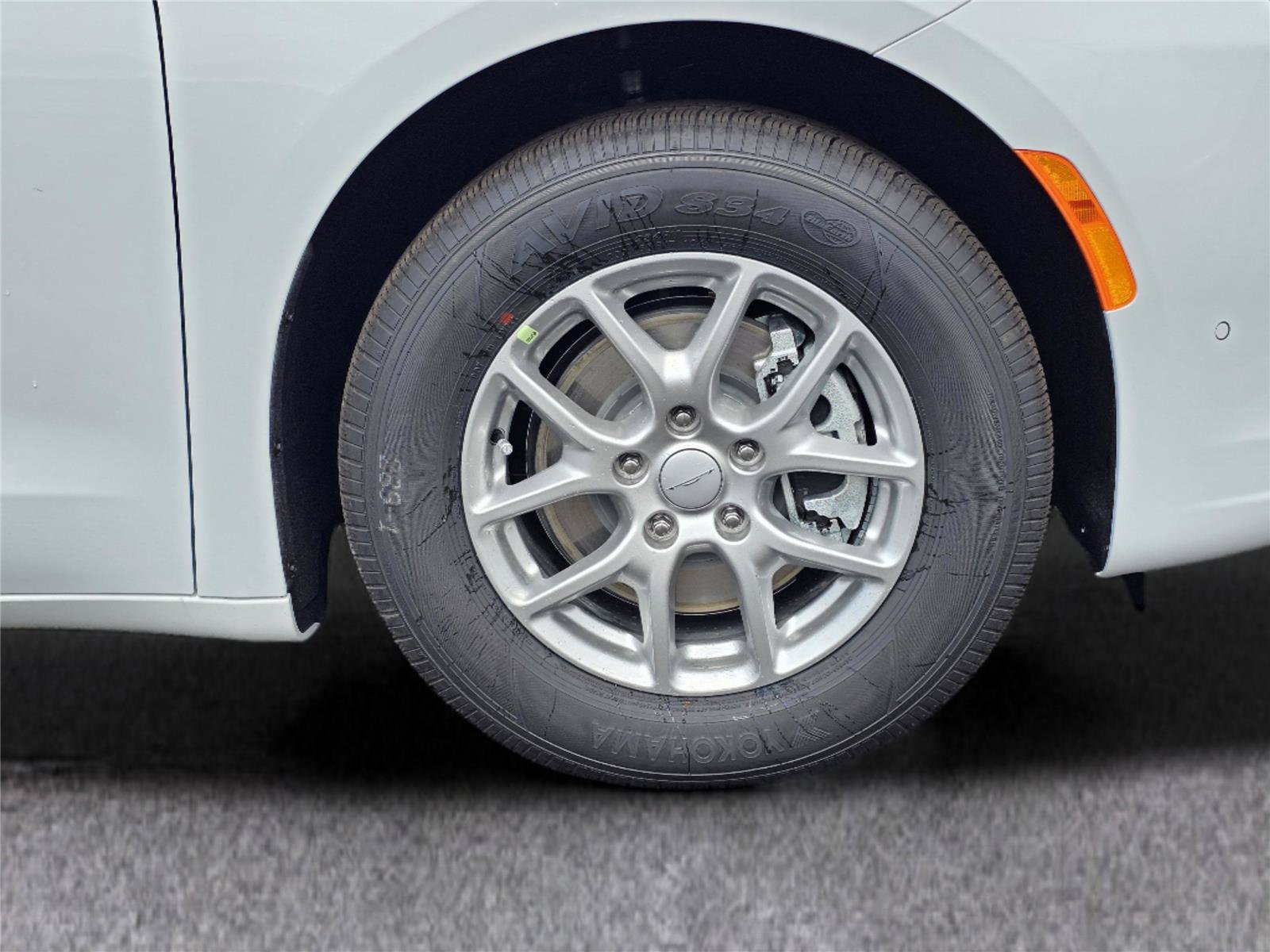 New 2027 Chrysler Pacifica Select FWD image 6