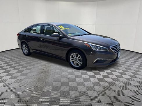 Used 2015 Hyundai Sonata SE w/ Option Group 09 FWD image 3