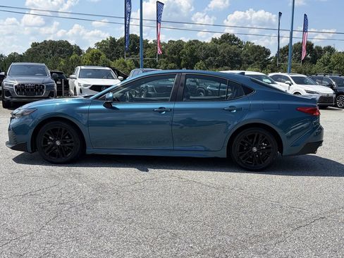 Used 2025 Toyota Camry SE FWD image 2