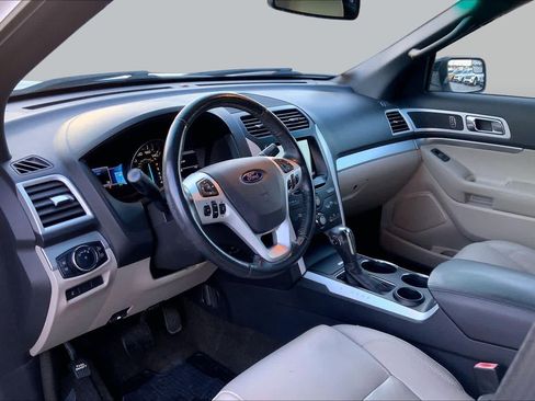 Used 2013 Ford Explorer XLT FWD image 16